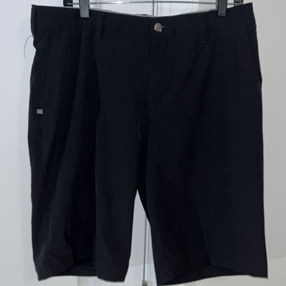 Beautiful men’s  Black lightly worn Adidas Stretch 10” Golf shorts 34” waist - Picture 1 of 5